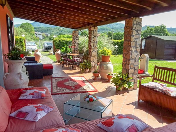 casa indipendente in vendita a Santo Stefano di Magra