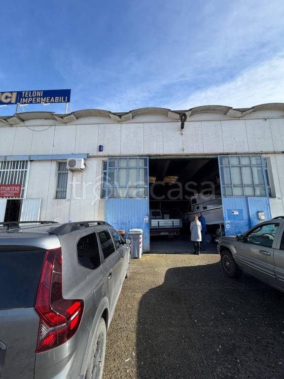 locale commerciale in vendita a Santo Stefano di Magra