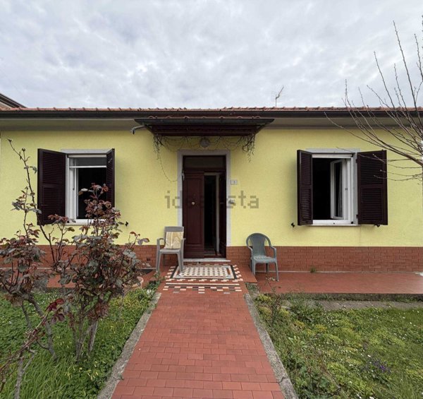 casa indipendente in vendita a Santo Stefano di Magra