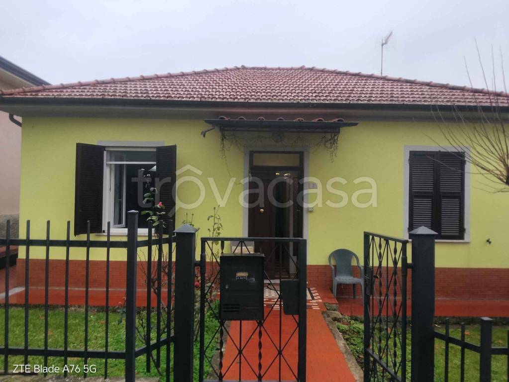 casa indipendente in vendita a Santo Stefano di Magra