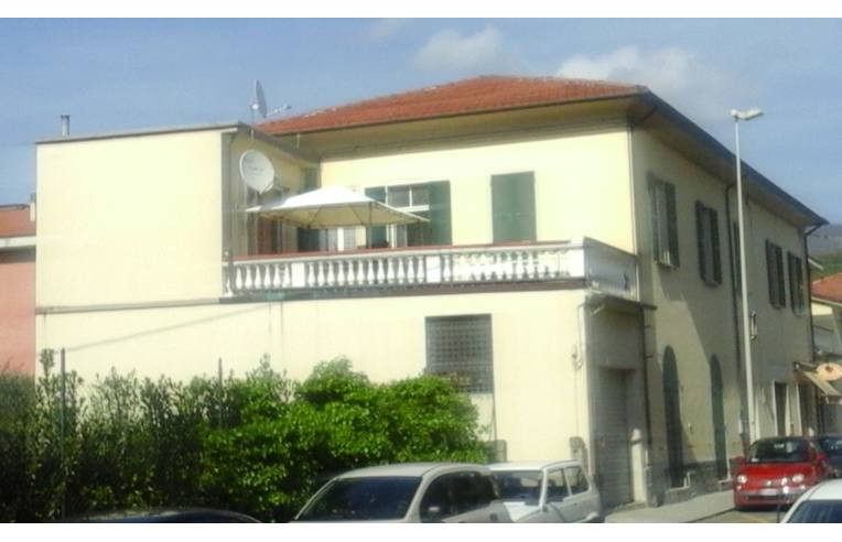 intera palazzina in vendita a Santo Stefano di Magra