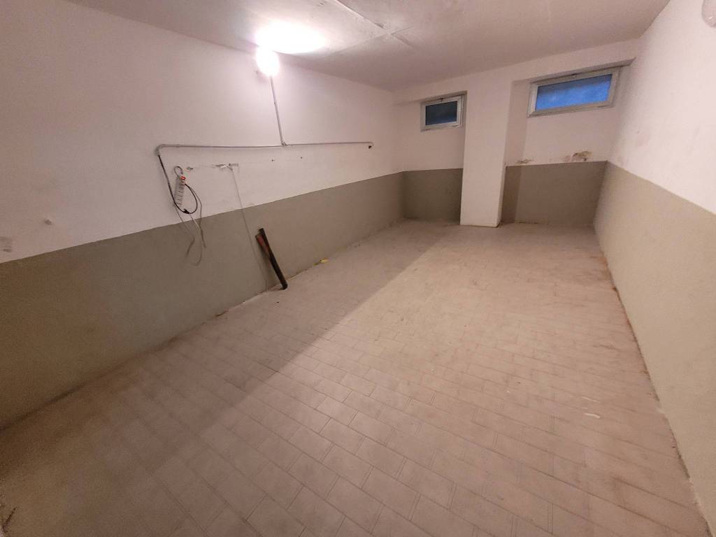 locale commerciale in vendita a Santo Stefano di Magra