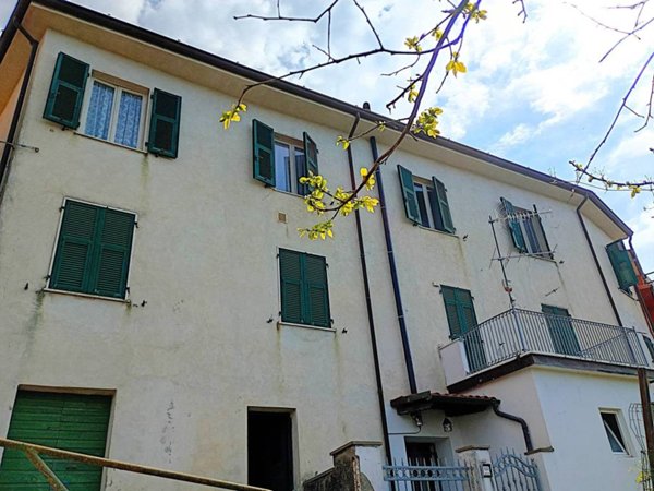 appartamento in vendita a Santo Stefano di Magra in zona Ponzano Superiore