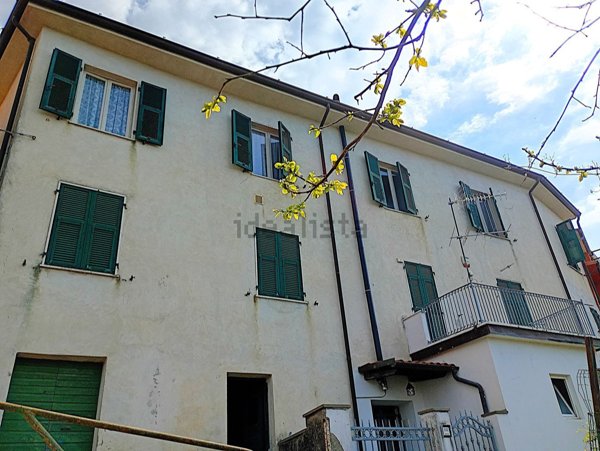 appartamento in vendita a Santo Stefano di Magra in zona Ponzano Superiore