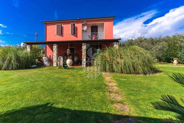 casa indipendente in vendita a Santo Stefano di Magra