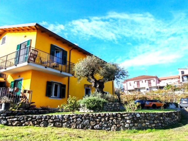 casa indipendente in vendita a Santo Stefano di Magra