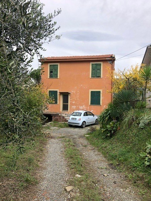 casa indipendente in vendita a Santo Stefano di Magra