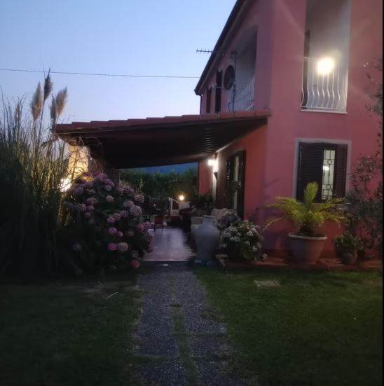 casa indipendente in vendita a Santo Stefano di Magra