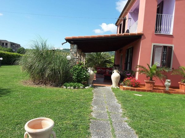 casa indipendente in vendita a Santo Stefano di Magra