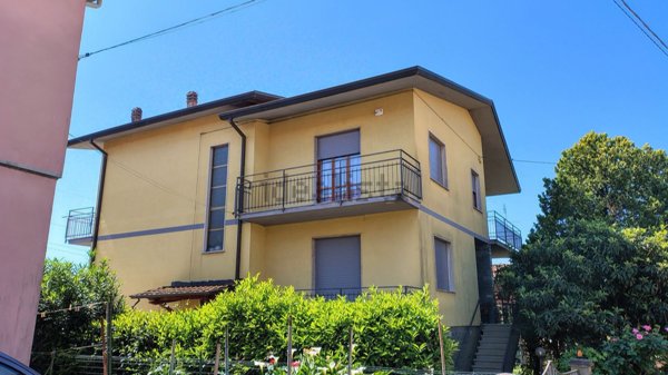 casa indipendente in vendita a Santo Stefano di Magra