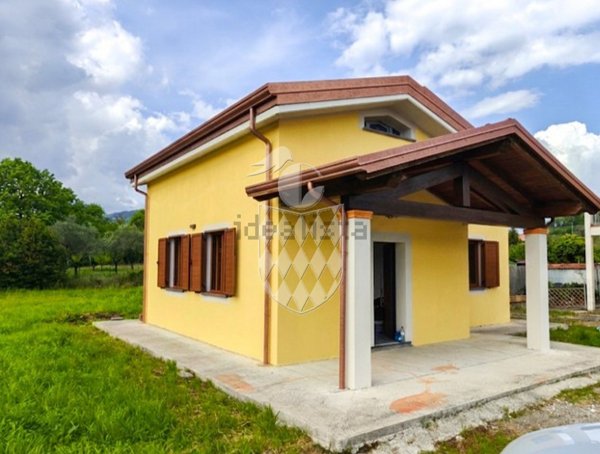 casa indipendente in vendita a Santo Stefano di Magra