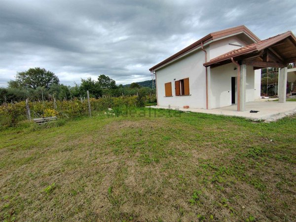 casa indipendente in vendita a Santo Stefano di Magra