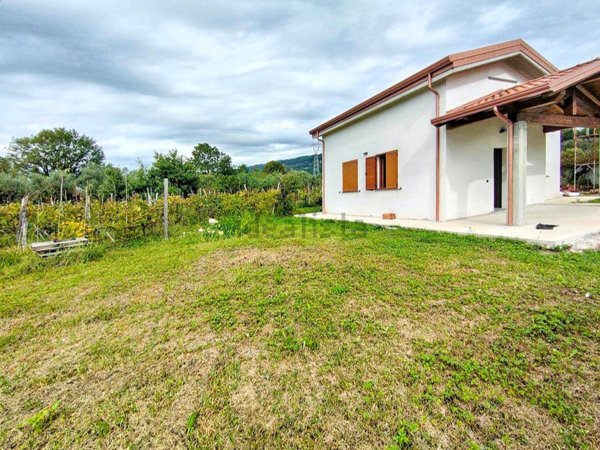 casa indipendente in vendita a Santo Stefano di Magra