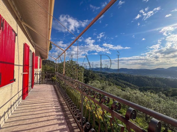 casa indipendente in vendita a Santo Stefano di Magra