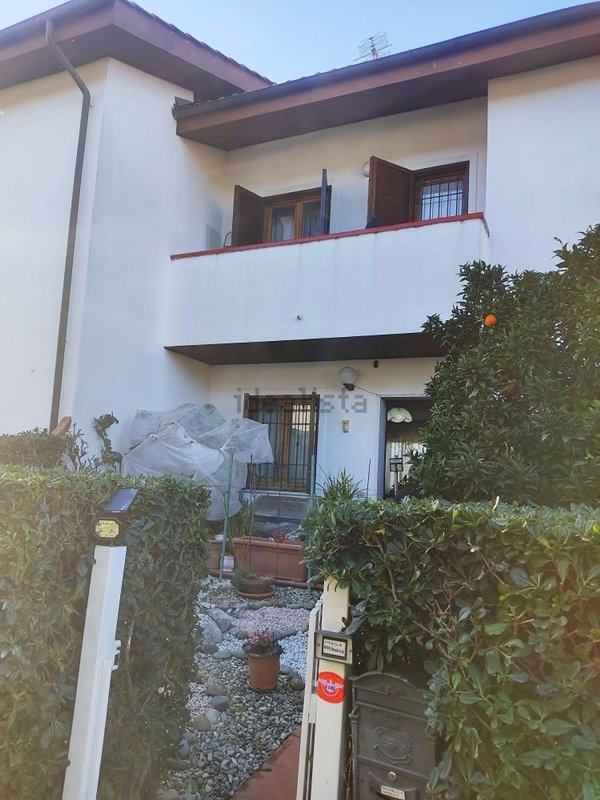 casa indipendente in vendita a Santo Stefano di Magra