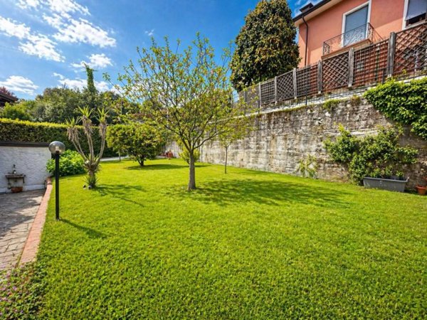 casa indipendente in vendita a Santo Stefano di Magra