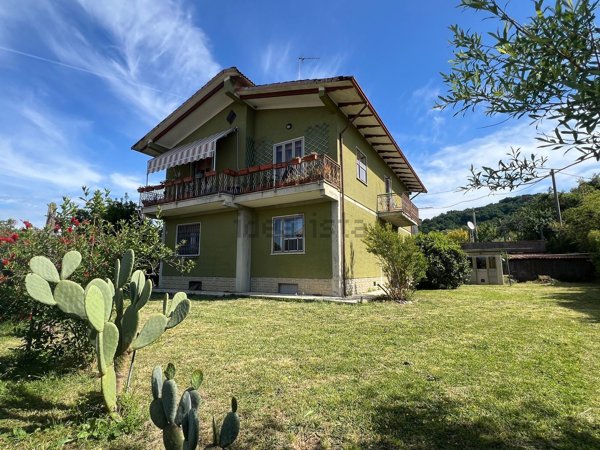 casa indipendente in vendita a Santo Stefano di Magra