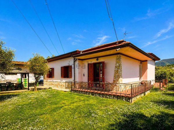 casa indipendente in vendita a Santo Stefano di Magra