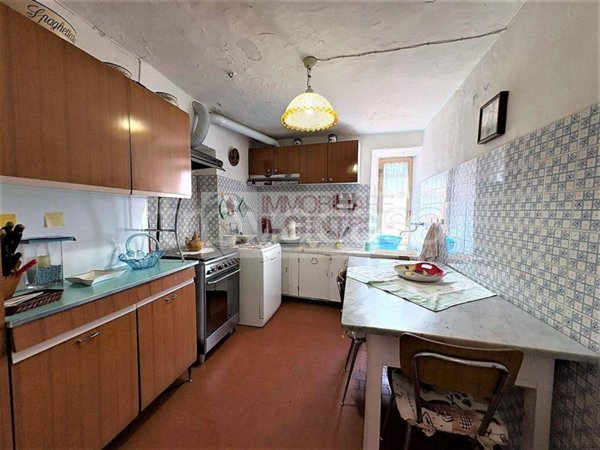 casa indipendente in vendita a Santo Stefano di Magra