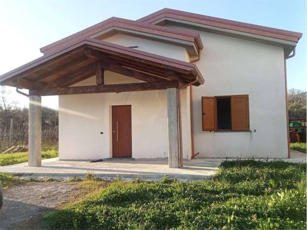 casa indipendente in vendita a Santo Stefano di Magra