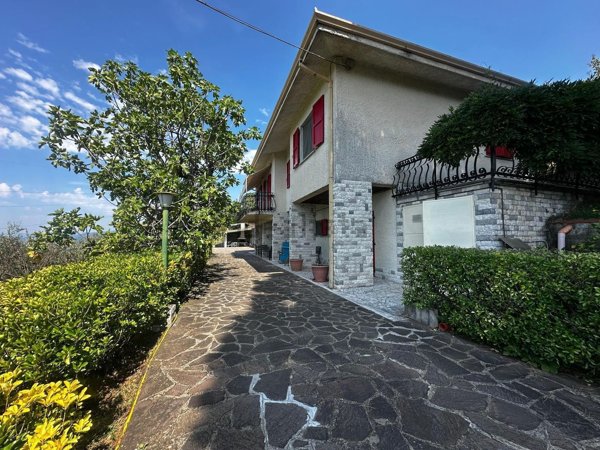 casa indipendente in vendita a Santo Stefano di Magra in zona Ponzano Superiore