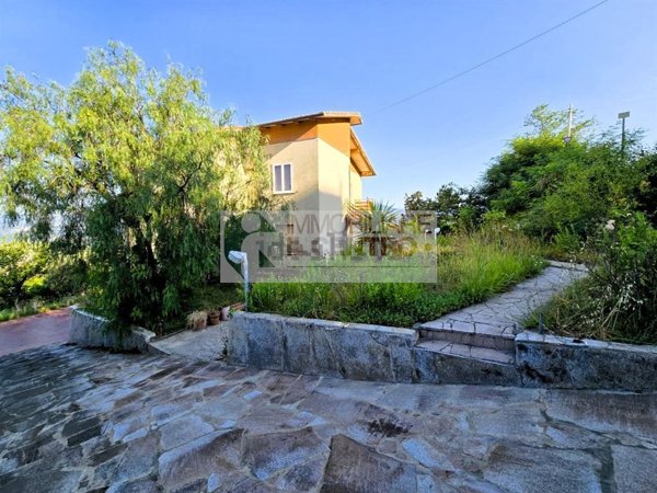 casa indipendente in vendita a Santo Stefano di Magra in zona Ponzano Superiore