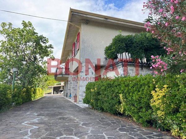 casa indipendente in vendita a Santo Stefano di Magra