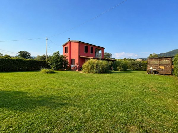 casa indipendente in vendita a Santo Stefano di Magra