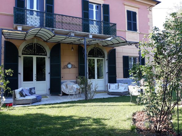 casa indipendente in vendita a Sarzana