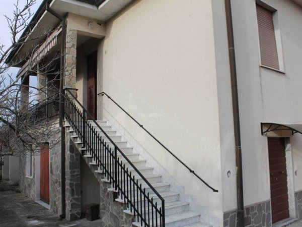 casa indipendente in vendita a Sarzana