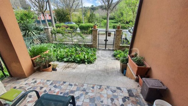casa indipendente in vendita a Sarzana