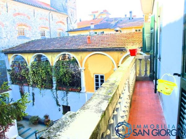 casa indipendente in vendita a Sarzana