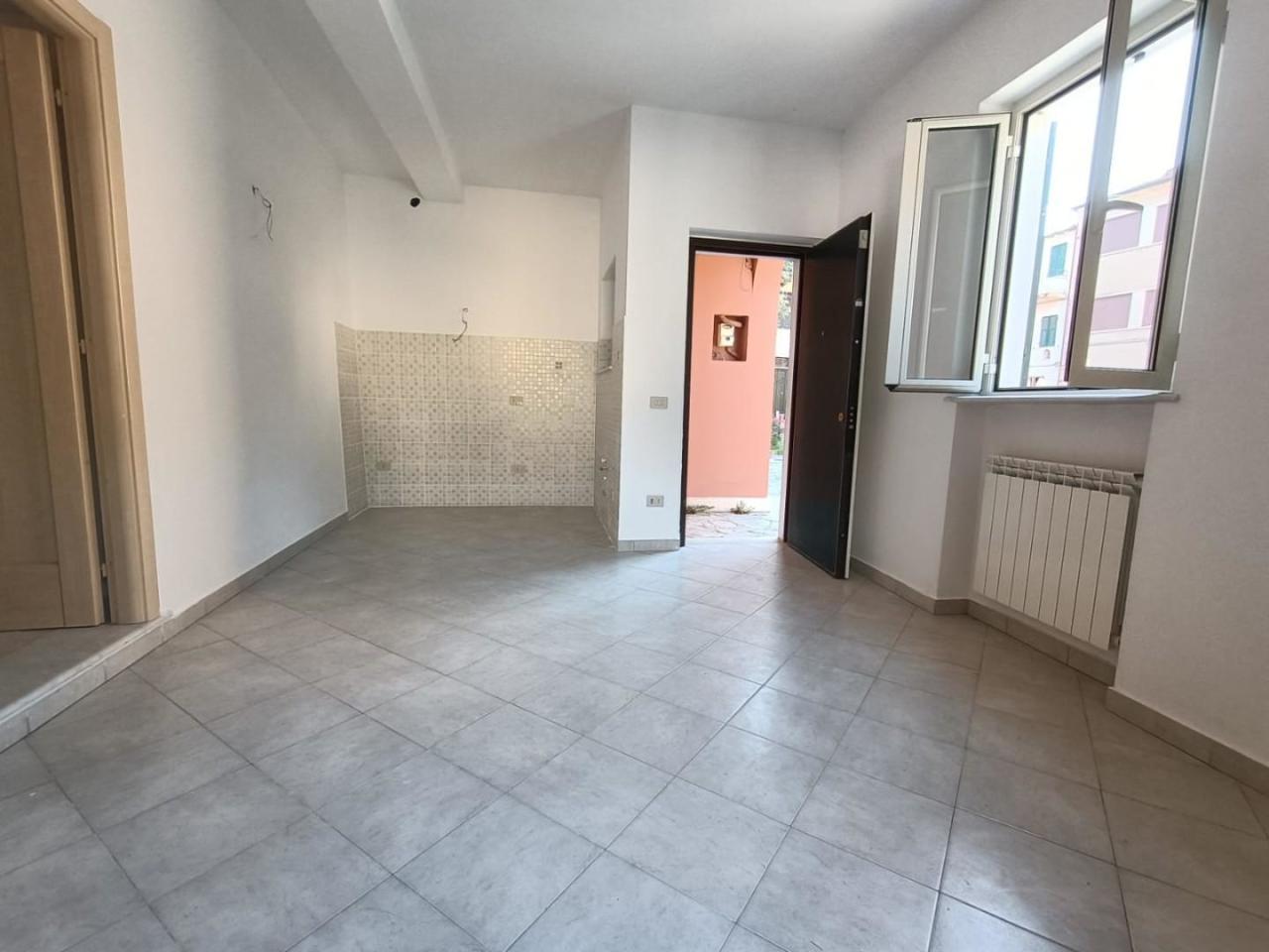 appartamento in vendita a Sarzana in zona Marinella di Sarzana
