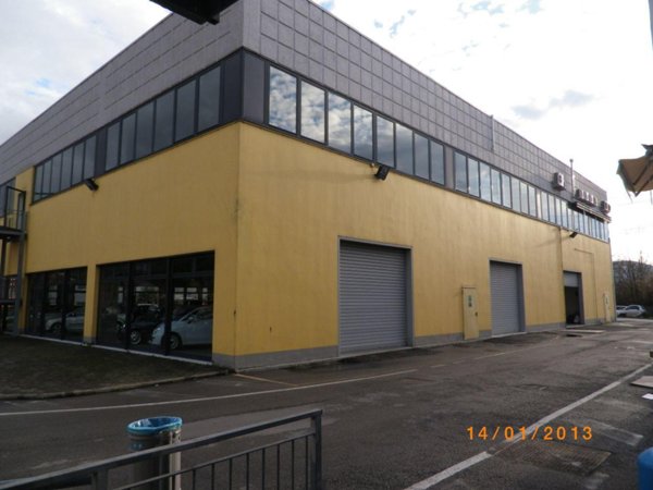 locale commerciale in affitto a Sarzana