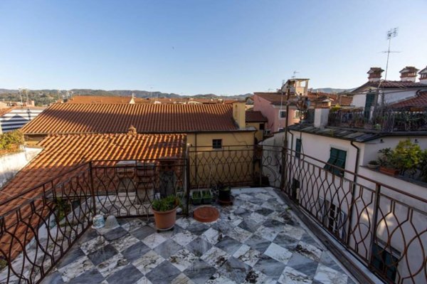 casa indipendente in vendita a Sarzana