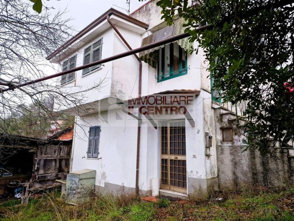 casa indipendente in vendita a Sarzana