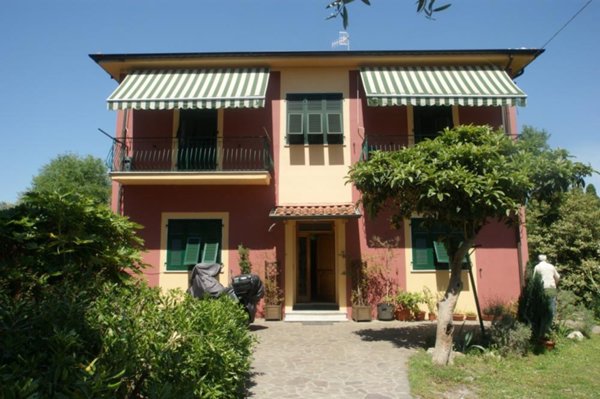 casa indipendente in vendita a Sarzana