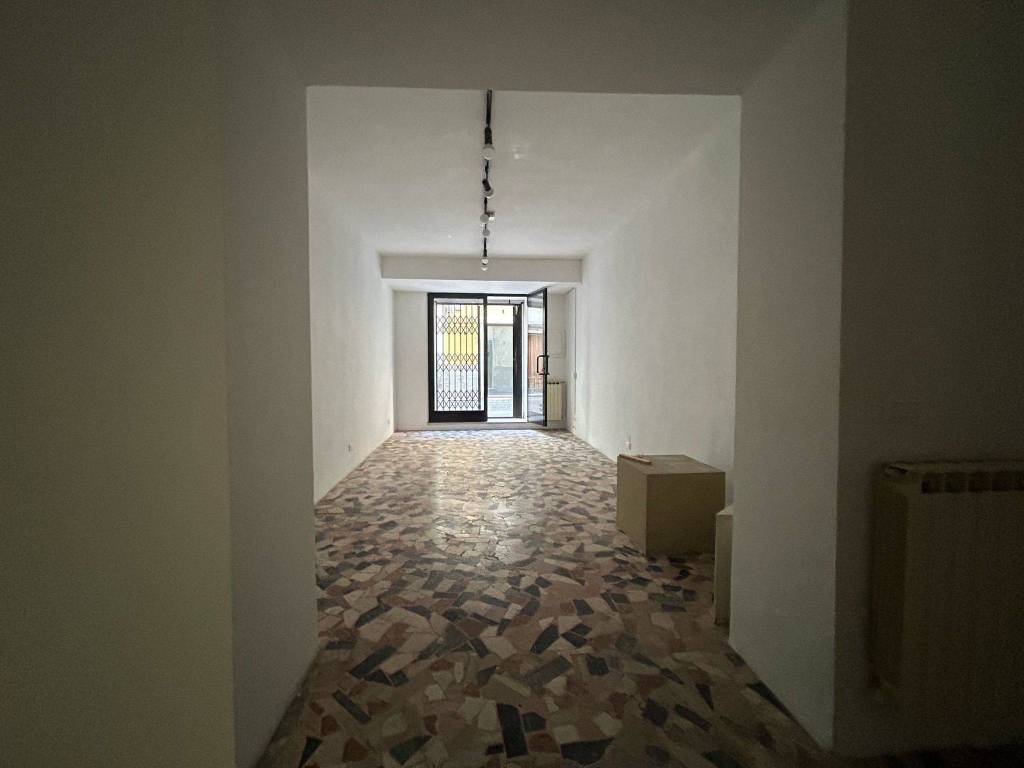 negozio in vendita a Sarzana