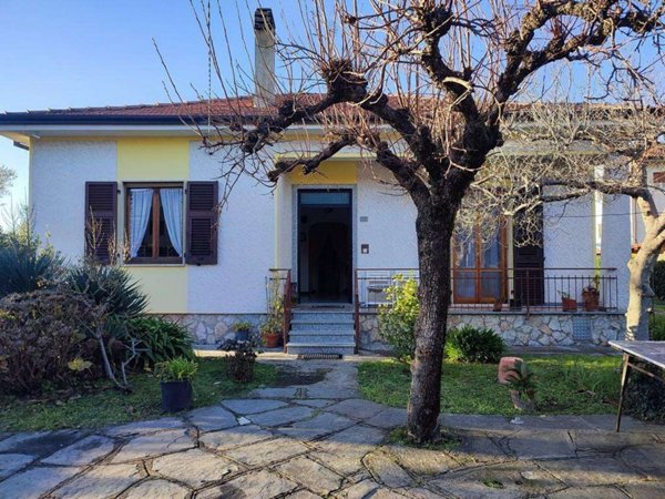 casa indipendente in vendita a Sarzana in zona San Lazzaro
