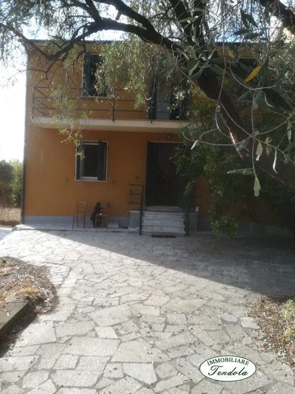 casa indipendente in vendita a Sarzana