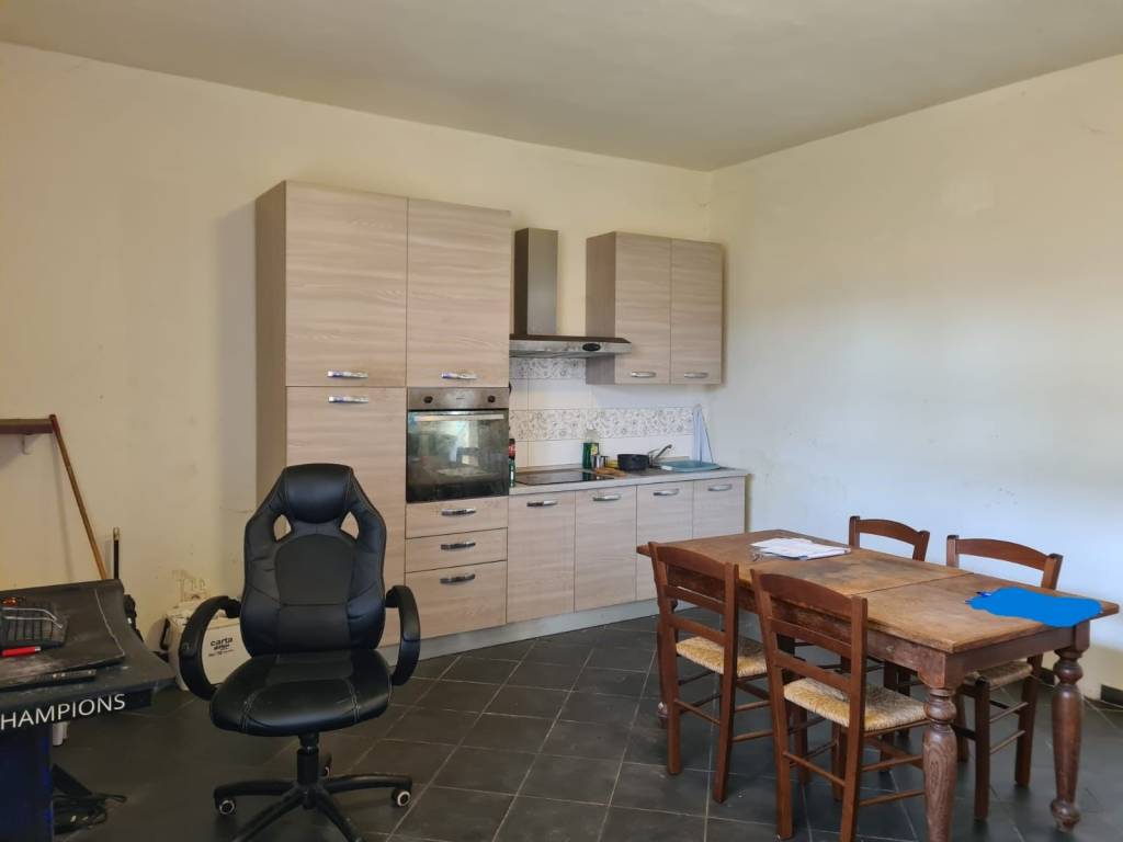appartamento in vendita a Sarzana in zona Falcinello