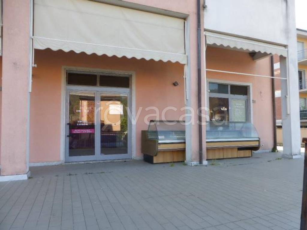 negozio in vendita a Sarzana