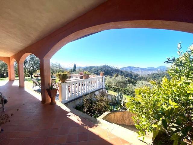 casa indipendente in vendita a Sarzana