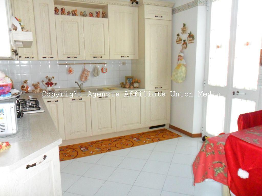 casa indipendente in vendita a Sarzana