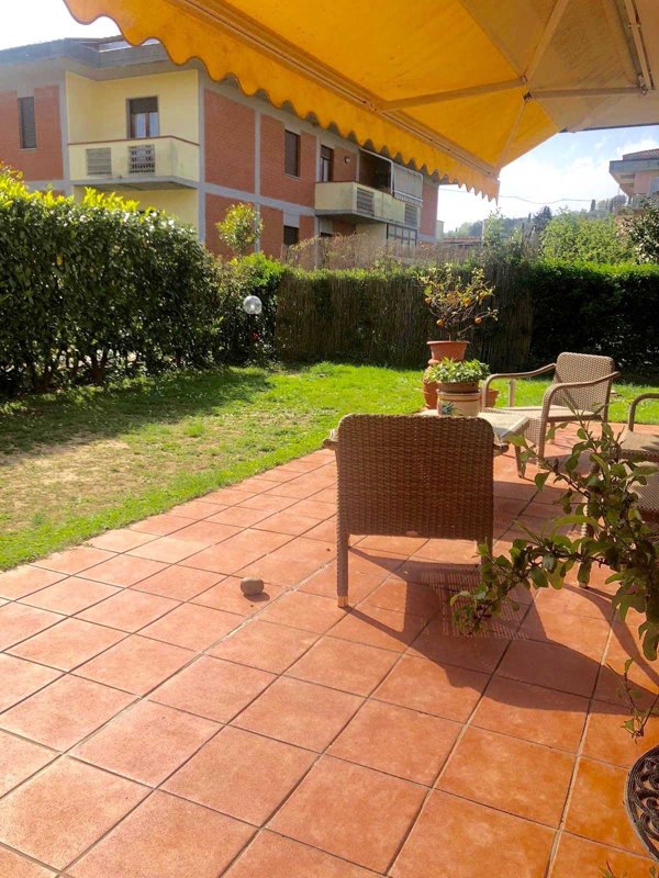 casa indipendente in vendita a Sarzana