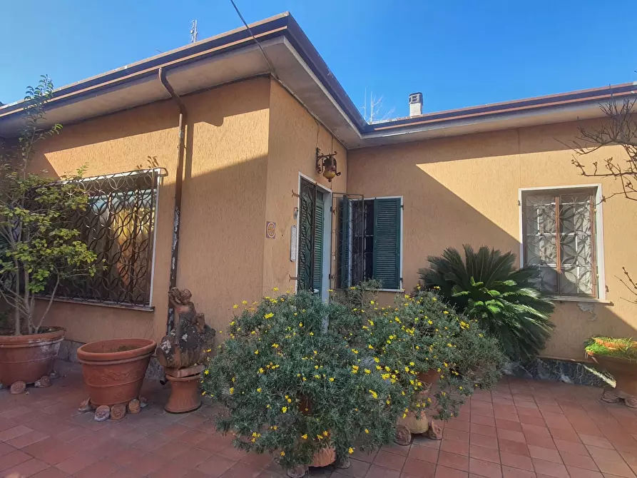 casa indipendente in vendita a Sarzana