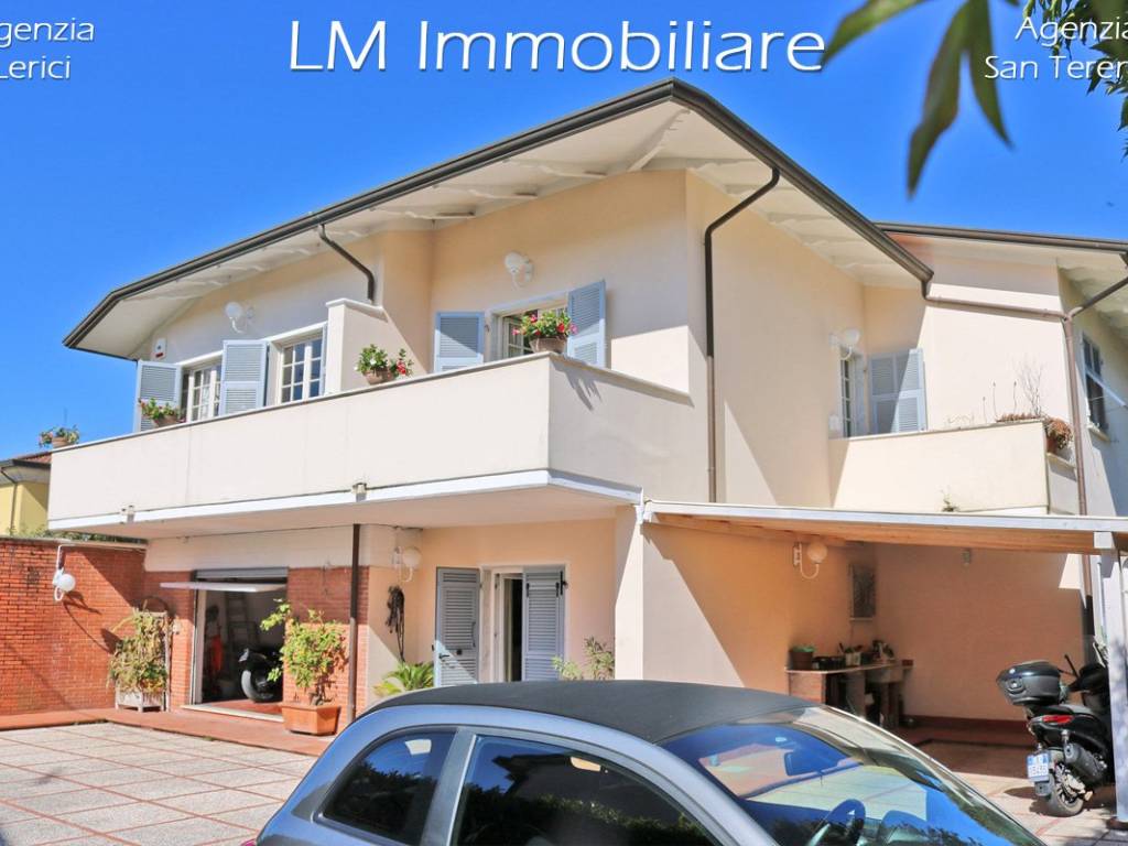 casa indipendente in vendita a Sarzana