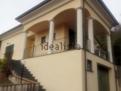 casa indipendente in vendita a Sarzana