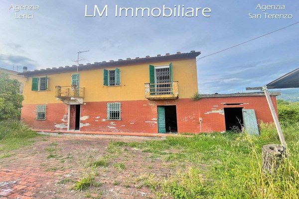 casa indipendente in vendita a Sarzana