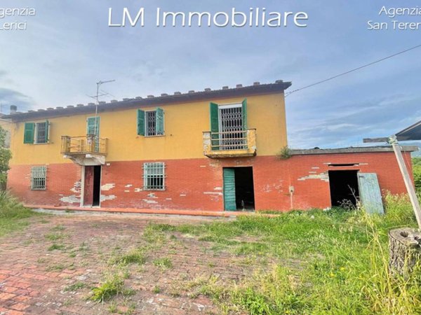 casa indipendente in vendita a Sarzana